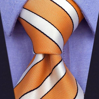 Pomarańczowy krawat w paski