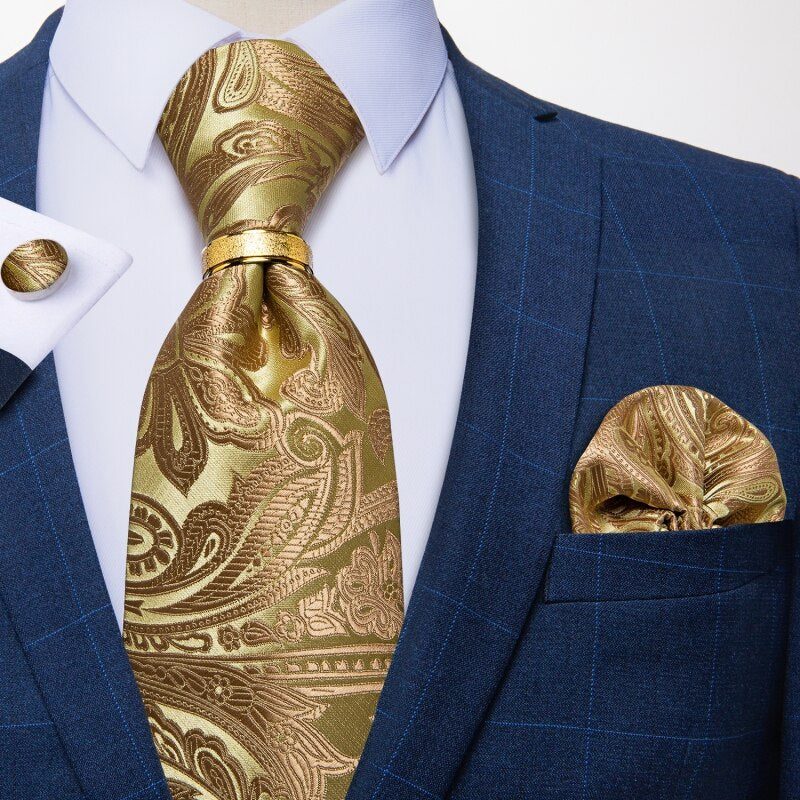 Złoty krawat ślubny