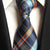 Granatowy krawat w jasnoniebieskie, pomarańczowe i białe paski