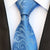 Jasnoniebieski krawat w niebieskie kwiaty