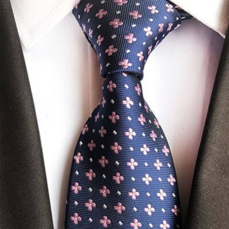 Niebieski krawat w różowe kwiaty i białe kropki