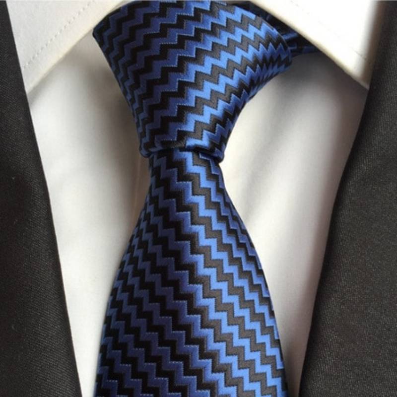 Niebieski krawat z czarnymi paskami Z