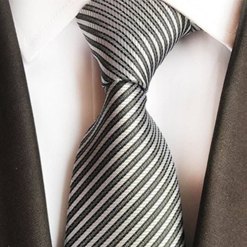 Jasnoszary krawat w ciemnoszare mini paski