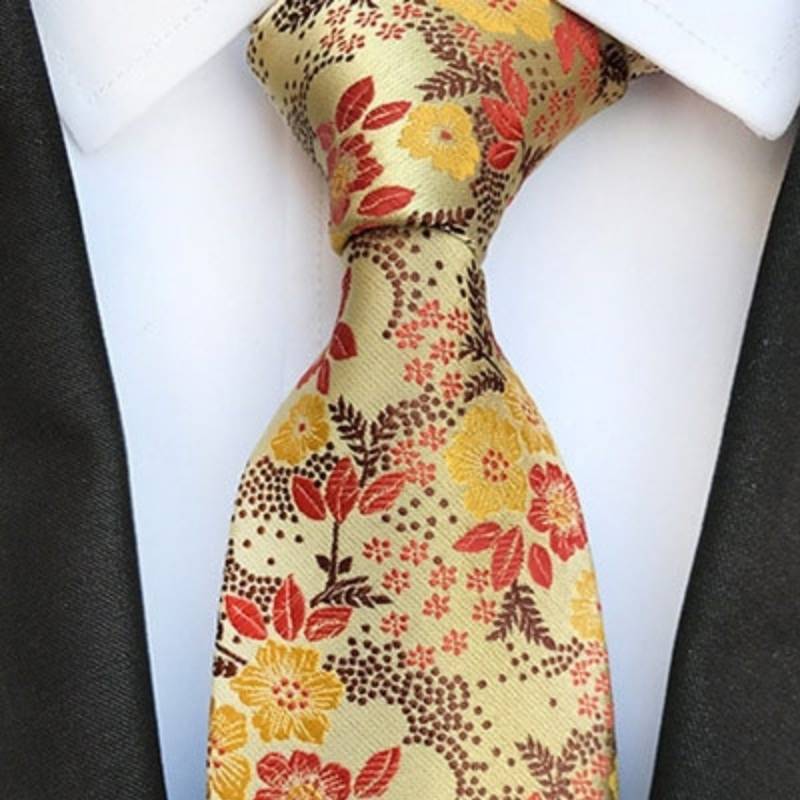 Żółty krawat w żółte i czerwone kwiaty