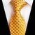 Żółty krawat w czarne kropki