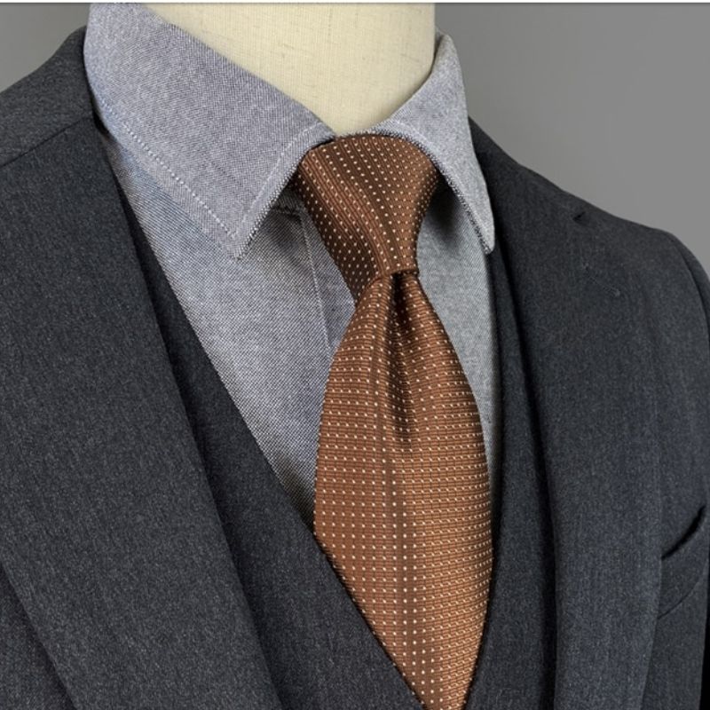 Jasnobrązowy krawat