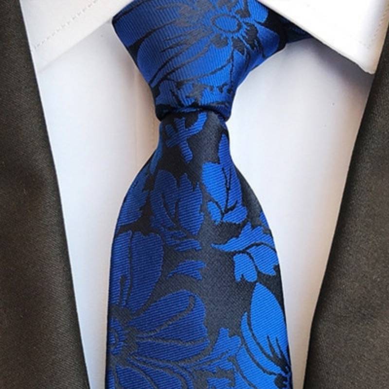 Czarny krawat w niebieskie kwiaty