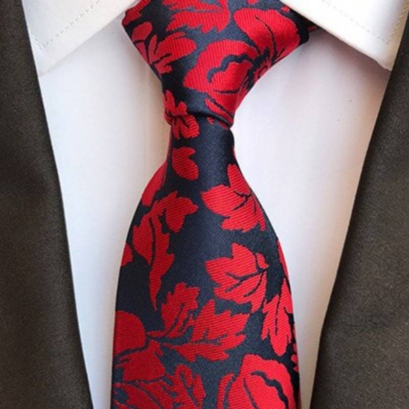 Czarny krawat w jaskrawoczerwone kwiaty