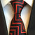 Czarny krawat z czerwonym wzorem