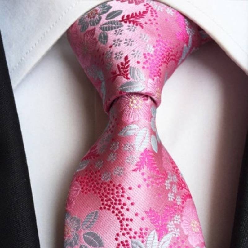 Różowy krawat w szare kwiaty