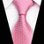 Różowy krawat w szachownicę