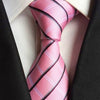 Różowy krawat w czarno-białe paski