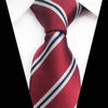 Czerwony krawat w białe i czarne paski