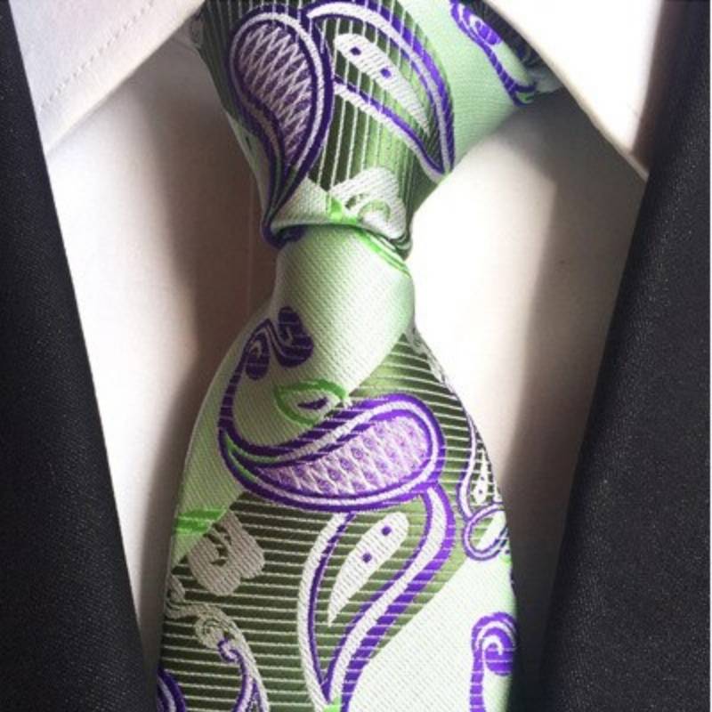 Jasnozielony krawat z fiołkoworóżowym wzorem paisley