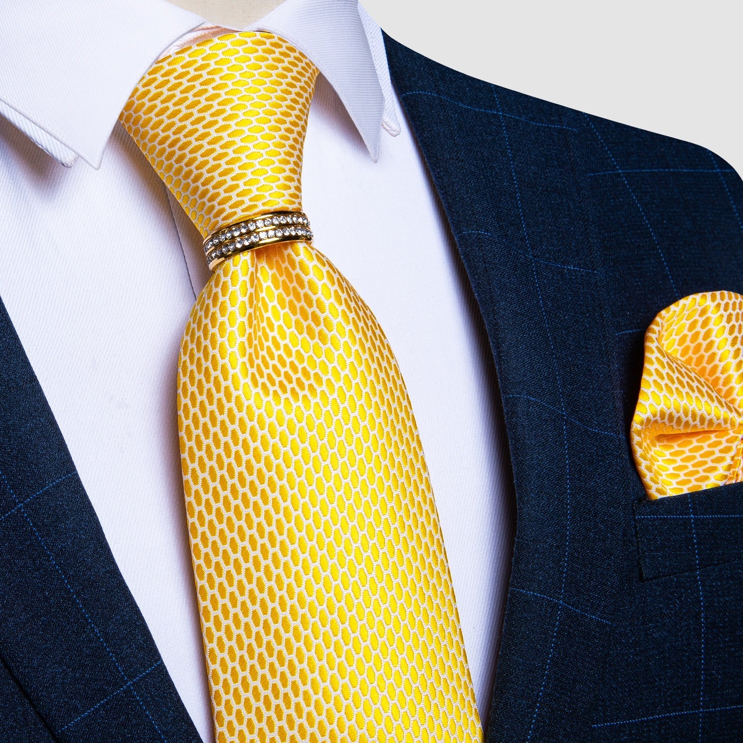 Żółty krawat męski