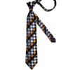 Krawat w czarno-biało-pomarańczową kratę