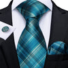 Niebieski krawat w turkusową kratkę