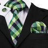 Krawat w zielono-czarno-szarą kratę