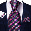 Krawat w różowe, niebieskie i szare paski
