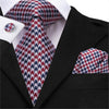 Czerwony, niebieski, biały krawat we wzory