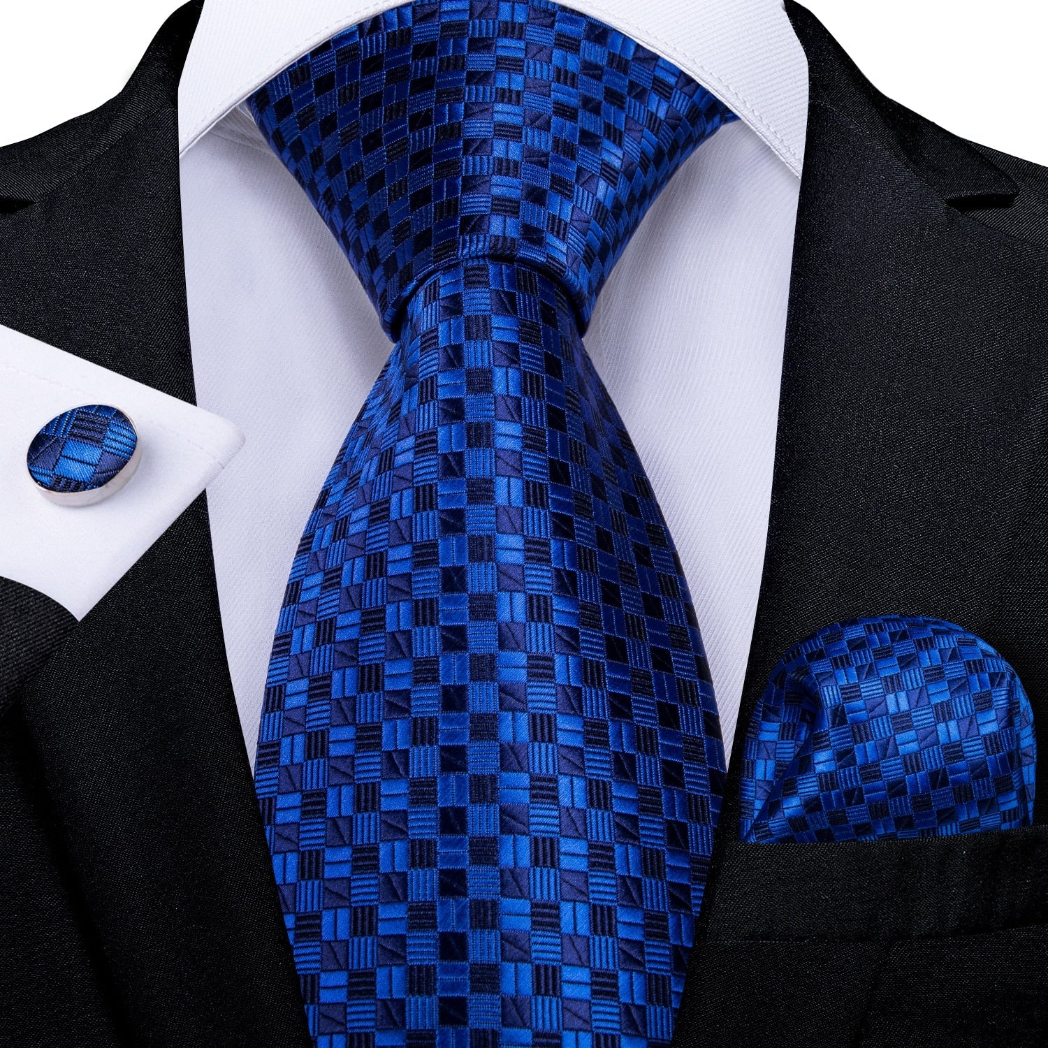 Krawat w niebieską kratę