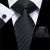 Krawat w czarne paski w białe kropki