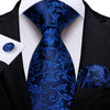 Granatowo-niebieski krawat w kwiaty