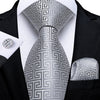 Jasnoszary wzorzysty krawat