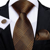 Jasnobrązowy krawat w kratę