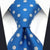 Niebieski krawat w kropki